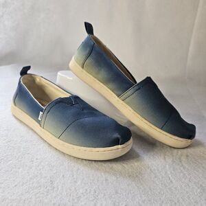 TOMS Blue Ombre Slip On Size Youth 4.5
